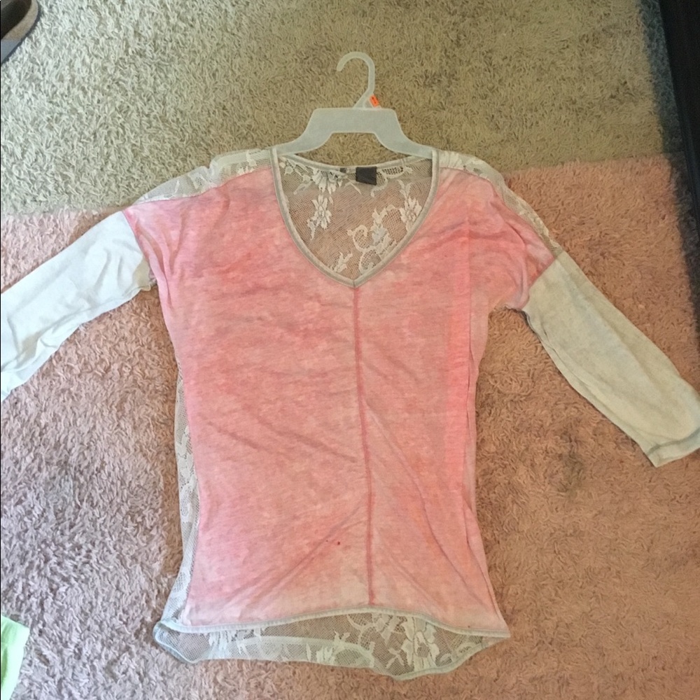 Buckle tee